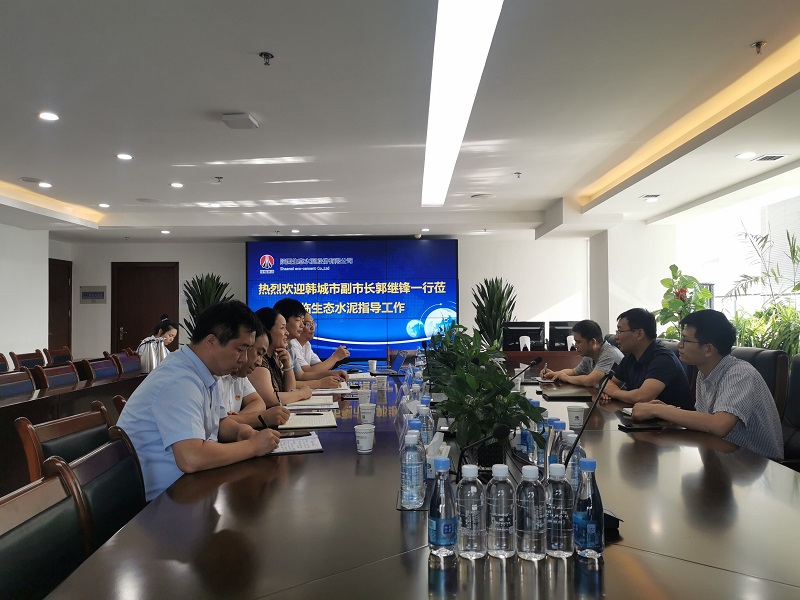 韓城市副市長郭繼鋒一行到生態(tài)水泥公司就推進(jìn)項目建設(shè)進(jìn)行交流