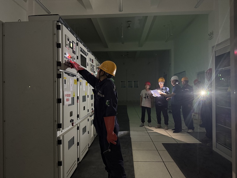 捷報！神木恒穩(wěn)公司10千伏線路成功送電 項目建設(shè)邁入新階段