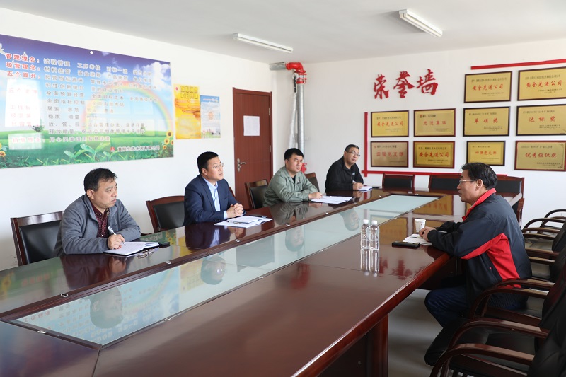凝聚轉(zhuǎn)型信心 匯聚前行力量——公司黨委副書記、工會(huì)主席仝迎春深入黃陵公司調(diào)研指導(dǎo)工作