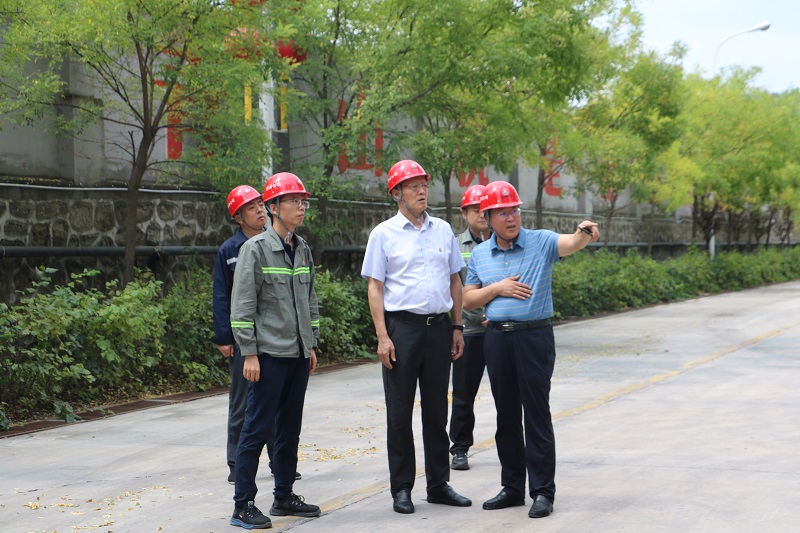 強(qiáng)管理 激活力 提質(zhì)效 拓市場(chǎng)——陜西建材科技公司黨委書記、董事長(zhǎng)張超暉深入黃陵公司檢查指導(dǎo)工作