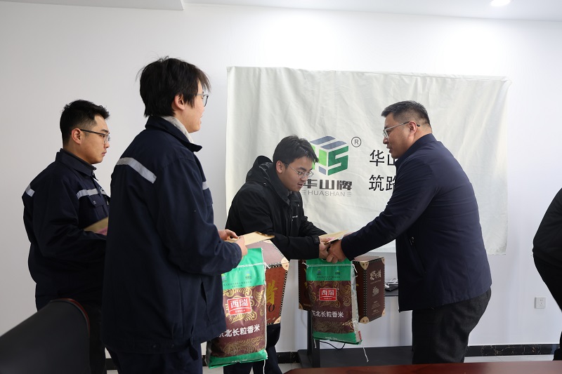 郭正亮到神木恒穩(wěn)公司調(diào)研并看望慰問困難職工