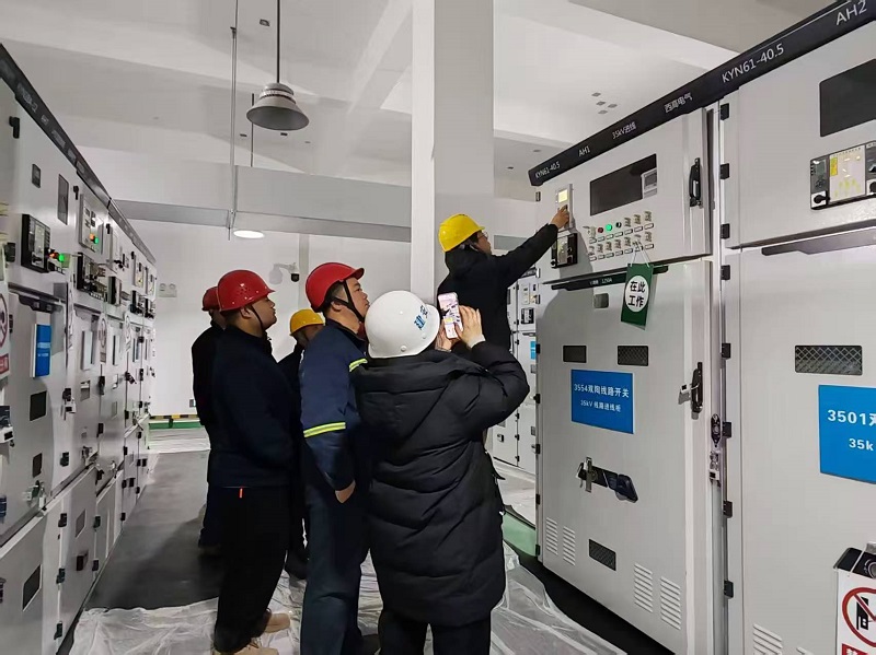黃陵新材公司：“合閘，送電成功”