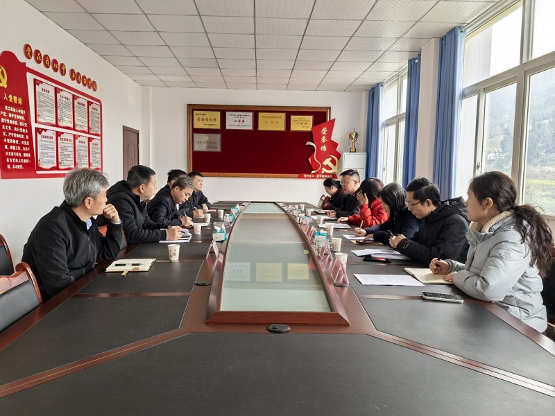 萬盛經(jīng)開區(qū)稅務(wù)局副局長陳微一行到陜渝建材公司調(diào)研交流